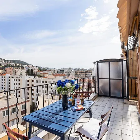 Extraordinary View On Port And Castle Hill - 1 Bdr & Parking *