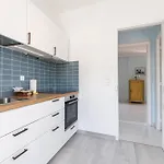 Extraordinary View On Port And Castle Hill - 1 Bdr & Parking *
