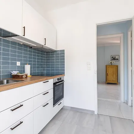 Extraordinary View On Port And Castle Hill - 1 Bdr & Parking *