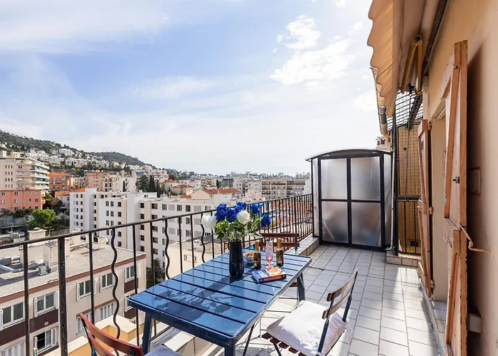 Extraordinary View On Port And Castle Hill - 1 Bdr & Parking *