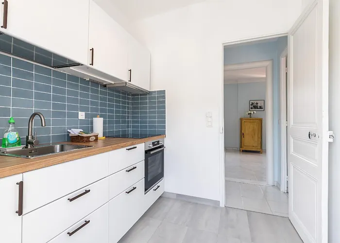 Extraordinary View On Port And Castle Hill - 1 Bdr & Parking *