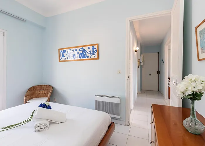 Extraordinary View On Port And Castle Hill - 1 Bdr & Parking *