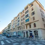 Extraordinary View On Port And Castle Hill - 1 Bdr & Parking 아파트 *