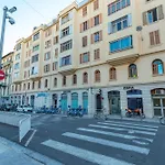 Extraordinary View On Port And Castle Hill - 1 Bdr & Parking 아파트 *